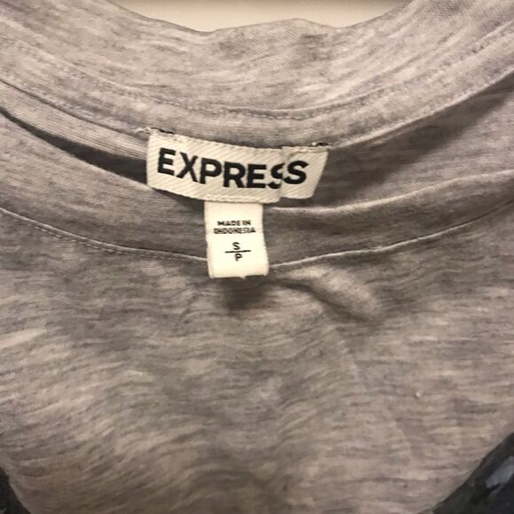 ✨Express Glitter Floral Graphic Tee✨ - Picture 5 of 5